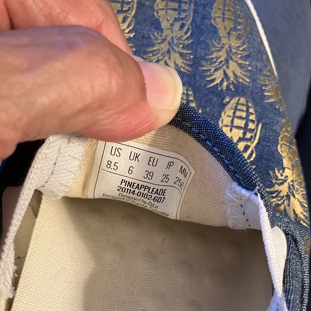Bucket Feet Pineapple Sneakers 🍍 - Picture 5 of 5